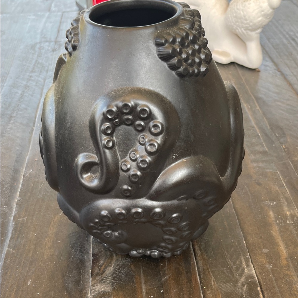 Black Ursula Vase Disney